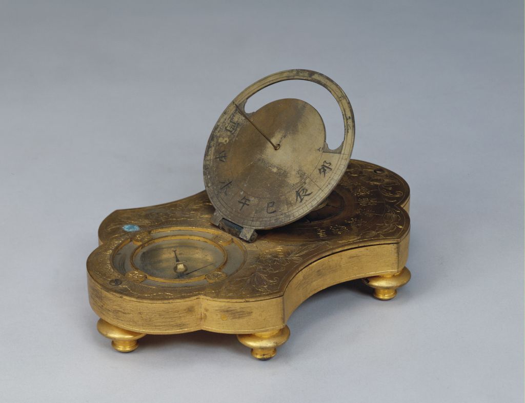 图片[1]-Copper plated cashew shaped equatorial dial-China Archive